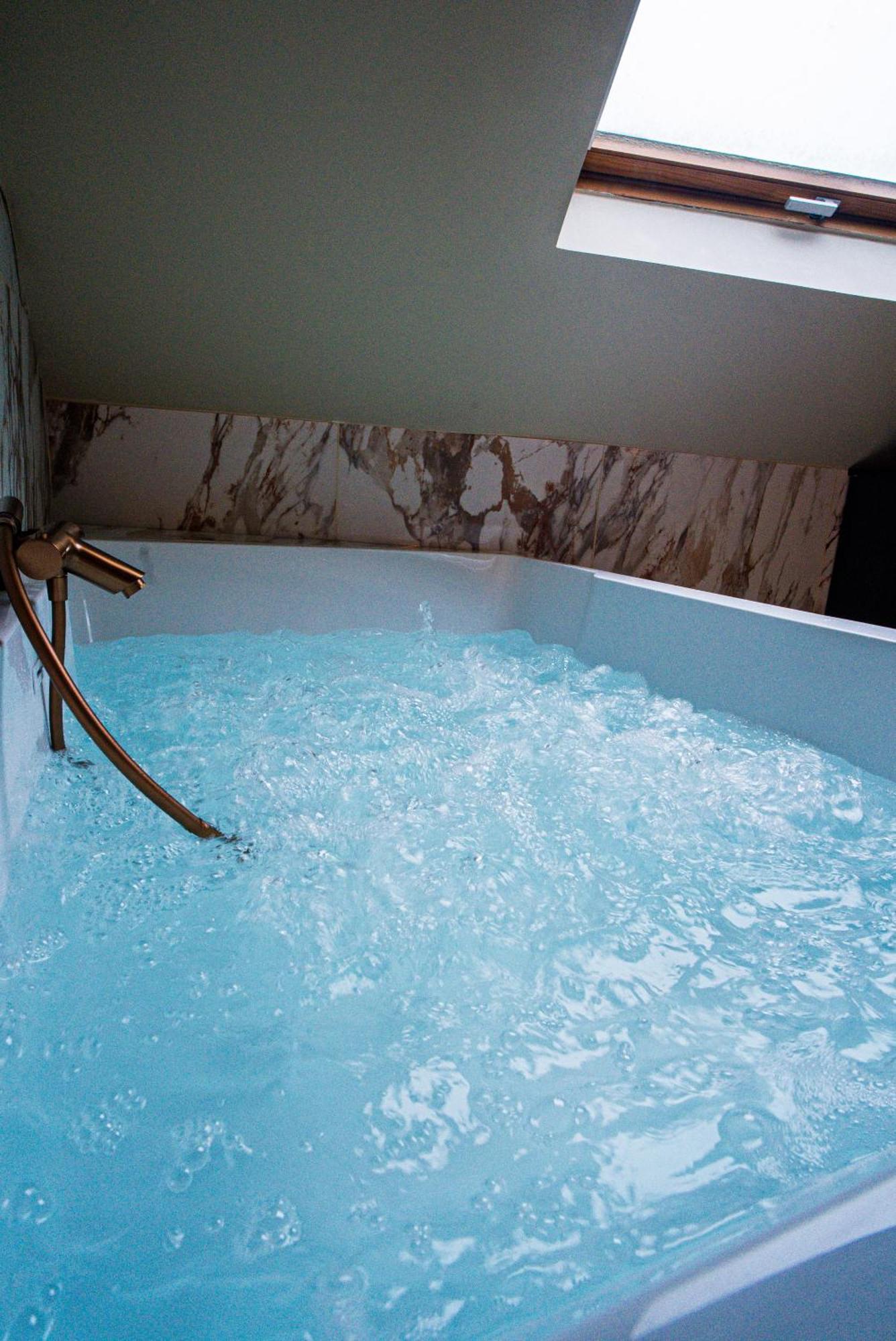 La Marble Room - Suite Balneo & Sauna Angers Exteriör bild