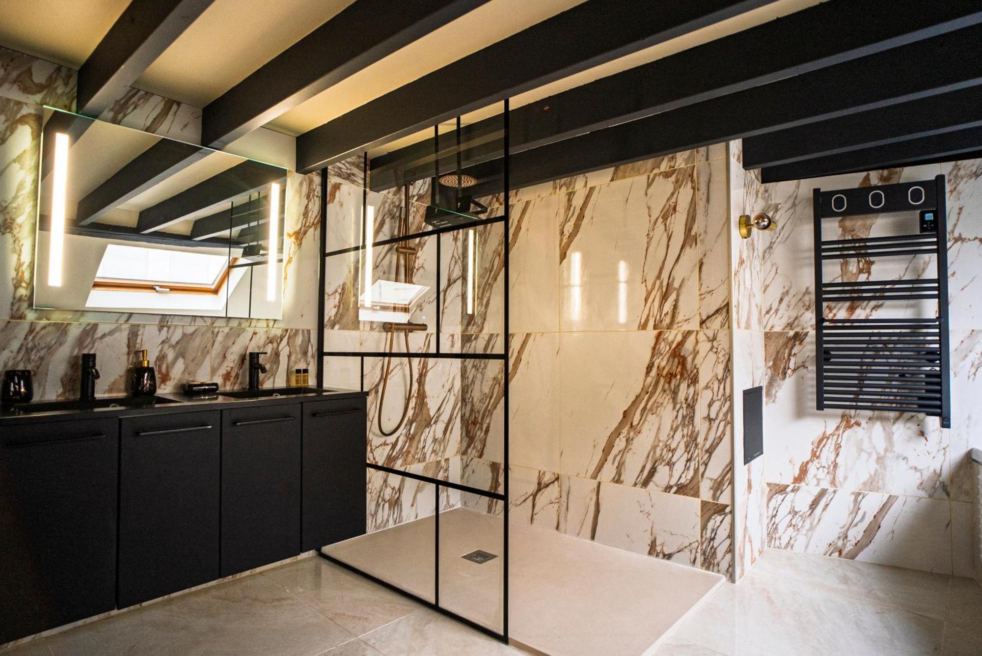 La Marble Room - Suite Balneo & Sauna Angers Exteriör bild