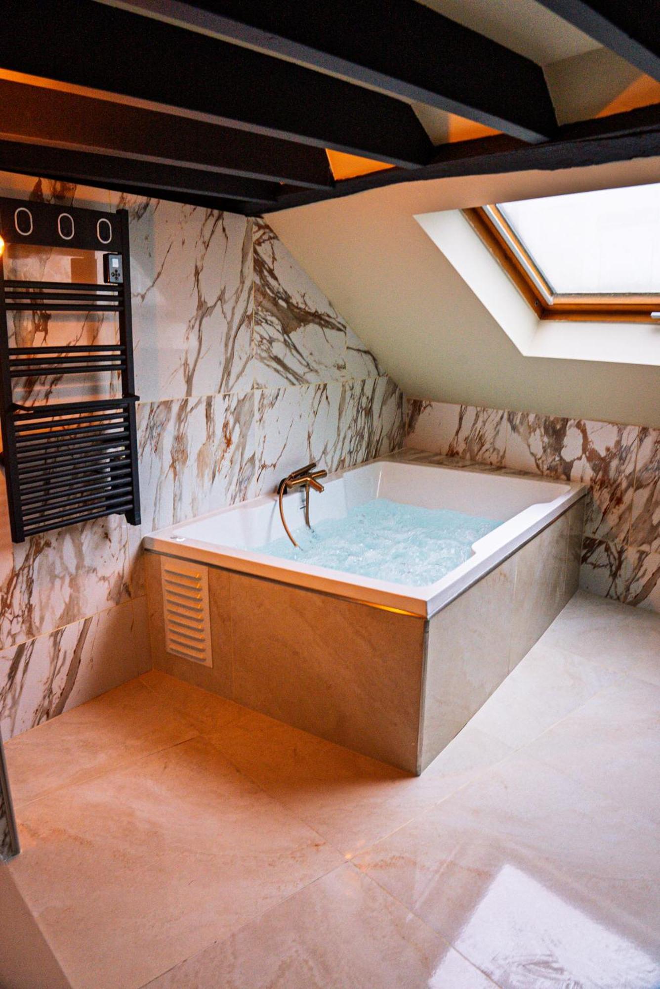 La Marble Room - Suite Balneo & Sauna Angers Exteriör bild