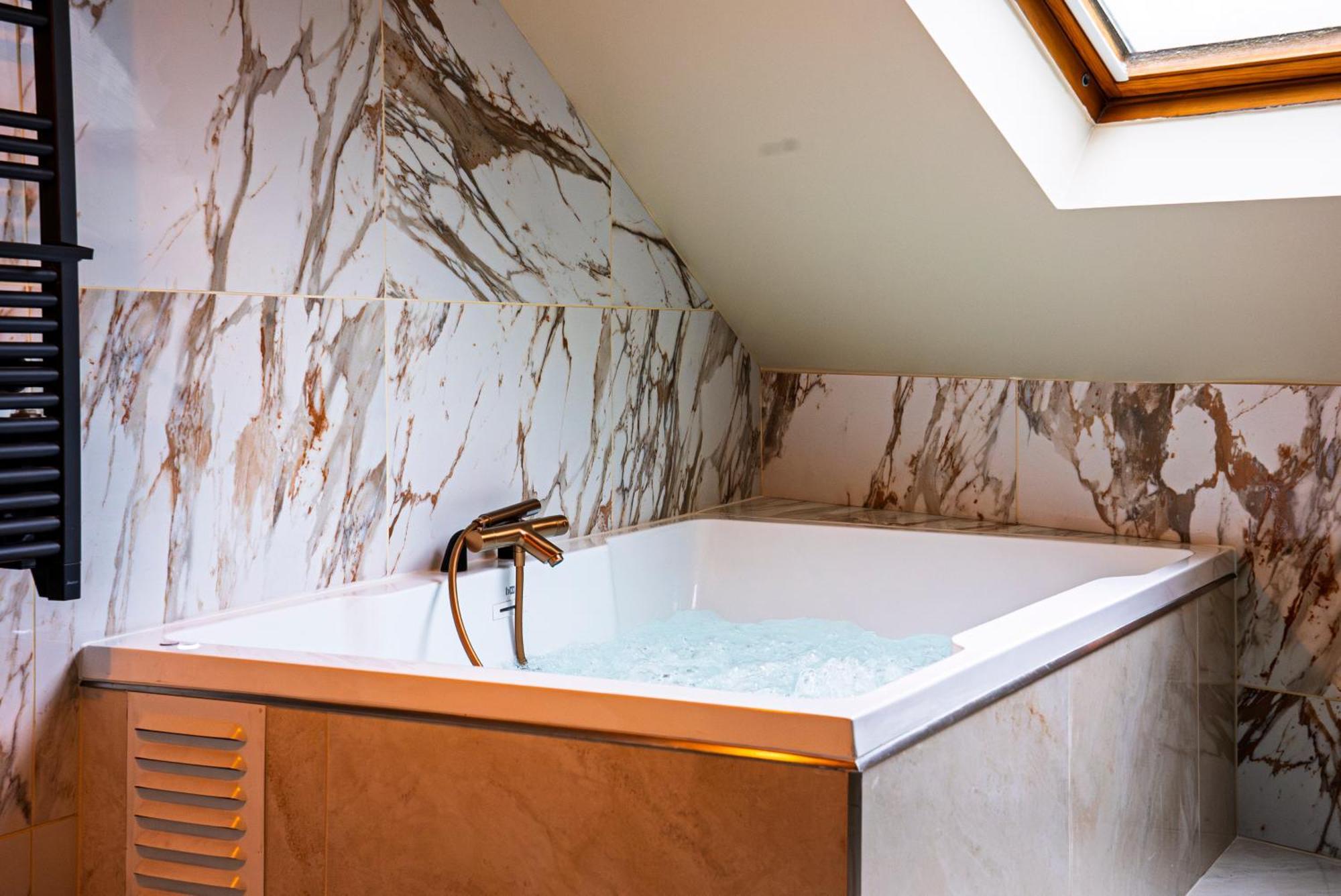 La Marble Room - Suite Balneo & Sauna Angers Exteriör bild
